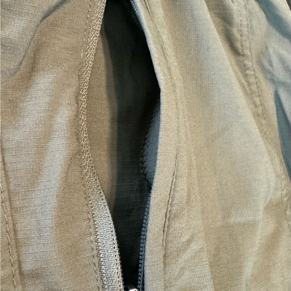 L.L. Bean, Pants deportivo para mujer, Talla S, Color verde Olivo. - Picture 10 of 12